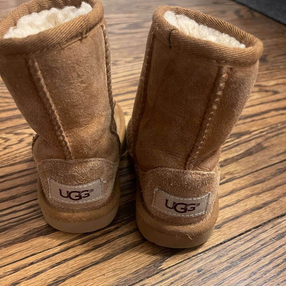 UGG Kids Boots in Chestnut Brown - Picture 5 of 7